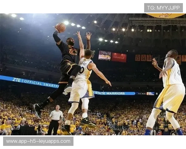 詹姆斯与老对手联合发起和平篮球赛,体育精神再被放大 詹姆斯与老对手联合发起和平篮球赛,体育精神再被放大