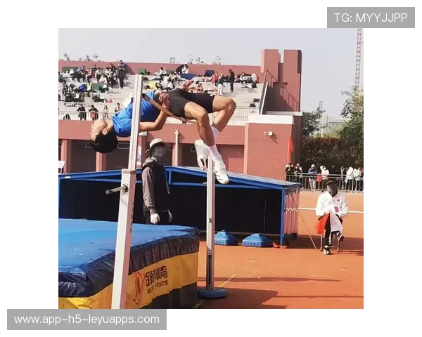 跳高冠军创造个人最好成绩，教练称训练见成效，跳高冠军比赛视频